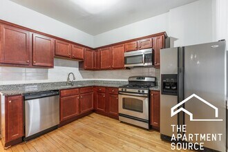 1317 W Foster Ave, Unit 2 in Chicago, IL - Foto de edificio - Building Photo