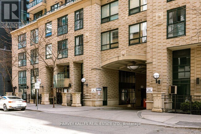 35-1235 Hayden St in Toronto, ON - Building Photo - Building Photo