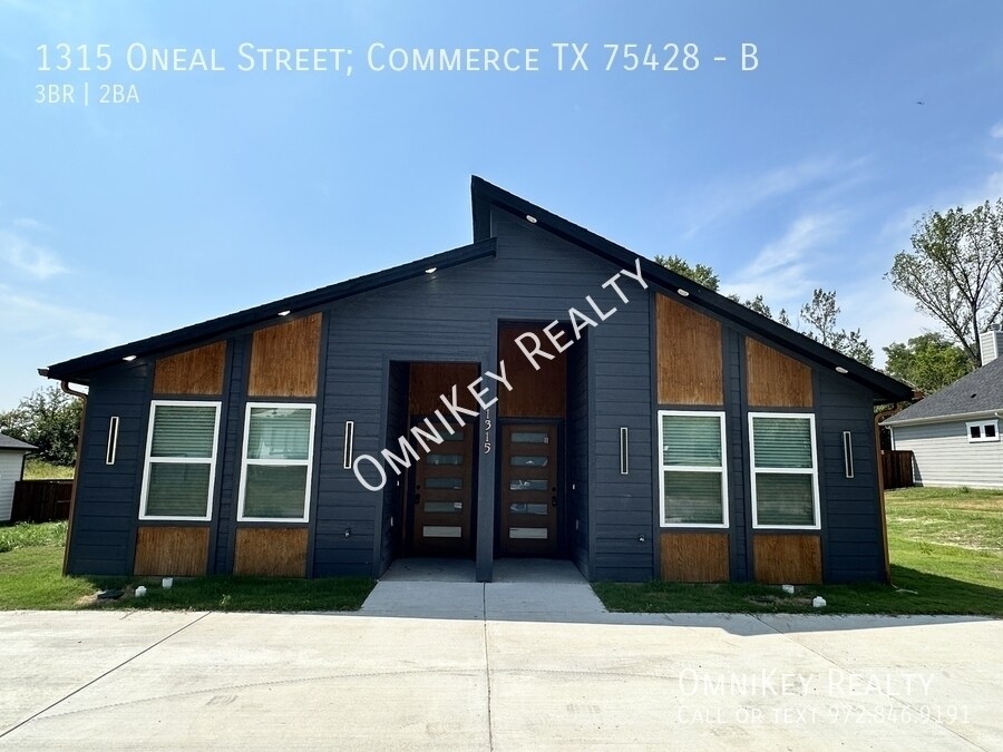 1315 Oneal St in Commerce, TX - Building Photo