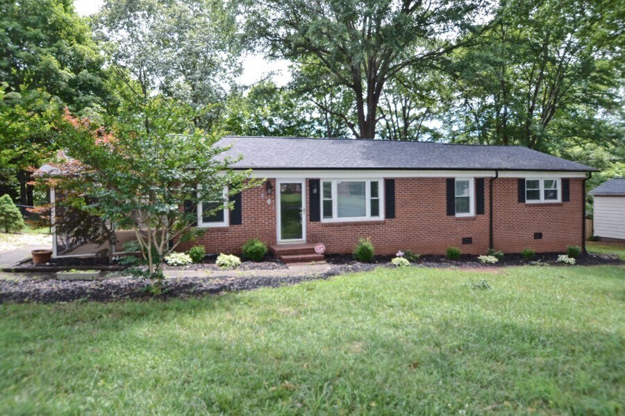 601 S Cedar Ave in Newton, NC - Building Photo