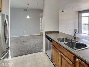 3872 S Dallas St, Unit 202 in Aurora, CO - Building Photo - Building Photo