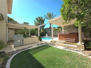 3841 Woodsen Bend Dr in Las Vegas, NV - Building Photo - Building Photo
