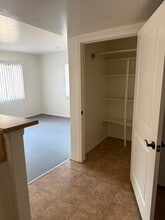 Mimmim Town Homes in Los Angeles, CA - Foto de edificio - Building Photo