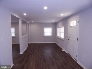 114 MacArthur Ave in Franklin, NJ - Building Photo - Building Photo