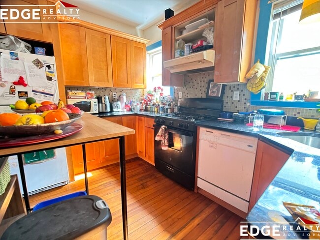 5 Mapleton St, Unit 1 in Boston, MA - Building Photo - Building Photo