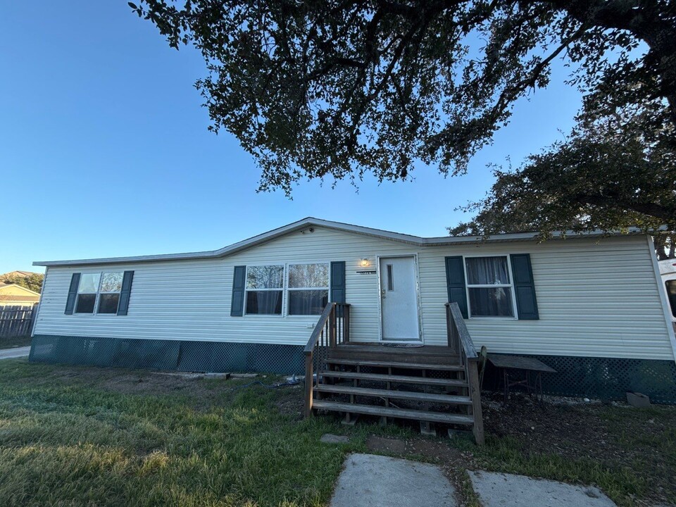 1252 N Main St in Boerne, TX - Building Photo