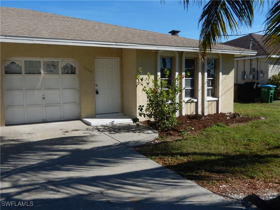 1315 SE 24th Ave in Cape Coral, FL - Building Photo