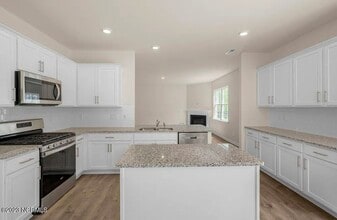 1227 Middlecrest Dr in Rocky Mount, NC - Foto de edificio - Building Photo