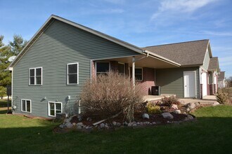 327 Cordy Lane, Unit 4Bedroom in Hortonville, WI - Building Photo - Building Photo