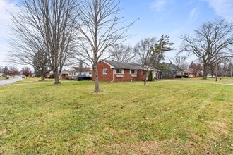 5525 Sunnyside Dr in Toledo, OH - Foto de edificio - Building Photo