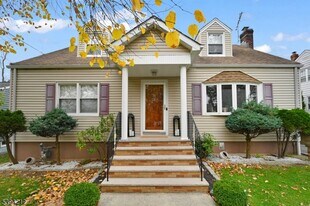 328 Minute Arms Rd in Union, NJ - Building Photo