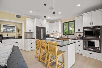 1405 Parkinson Dr in Austin, TX - Building Photo - Building Photo