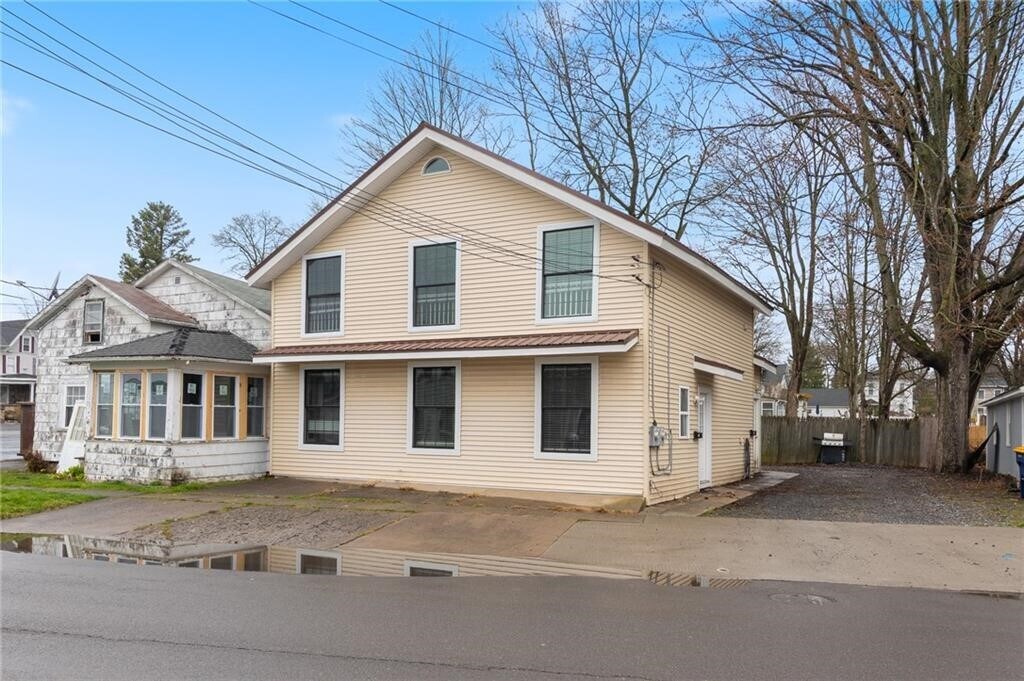 77 Canal St in Lyons, NY - Building Photo