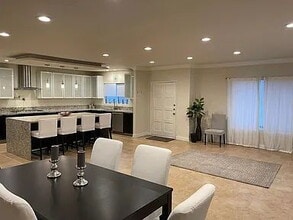 5354 Lindley Ave in Los Angeles, CA - Building Photo - Building Photo