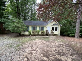 507 Montgomery Dr in Ruther Glen, VA - Building Photo