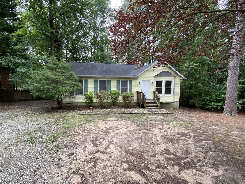 507 Montgomery Dr in Ruther Glen, VA - Building Photo