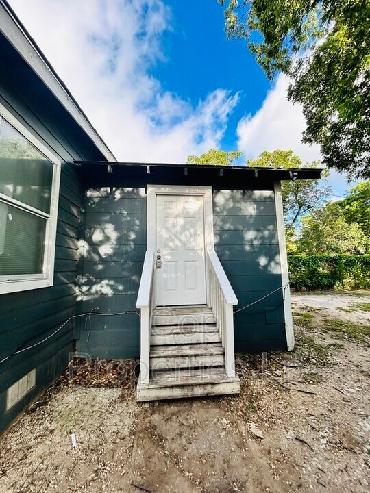 1211 Hammond Ave in San Antonio, TX - Building Photo