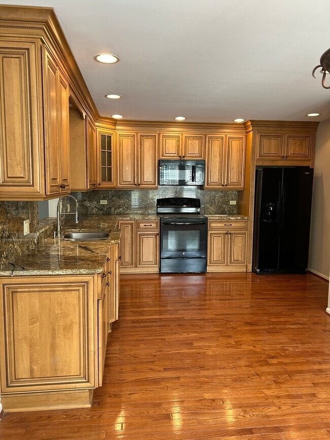 1381 Laurel Oaks Dr in Streamwood, IL - Foto de edificio - Building Photo