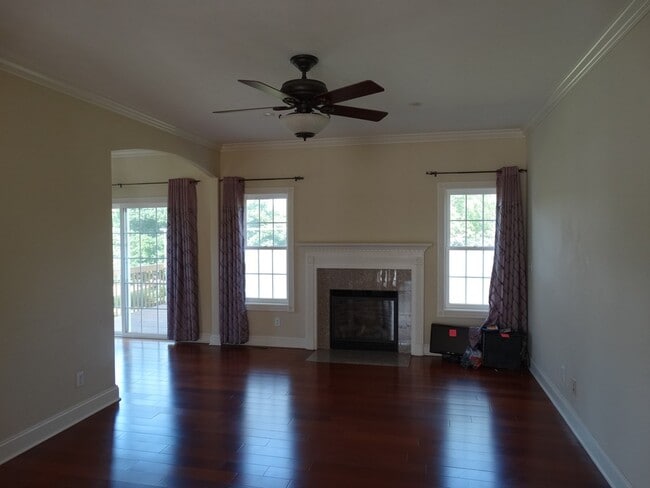 property at 602 Lynhurst Ave