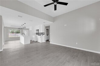 16 Tower Oak Dr in Alamo, TX - Building Photo - Building Photo