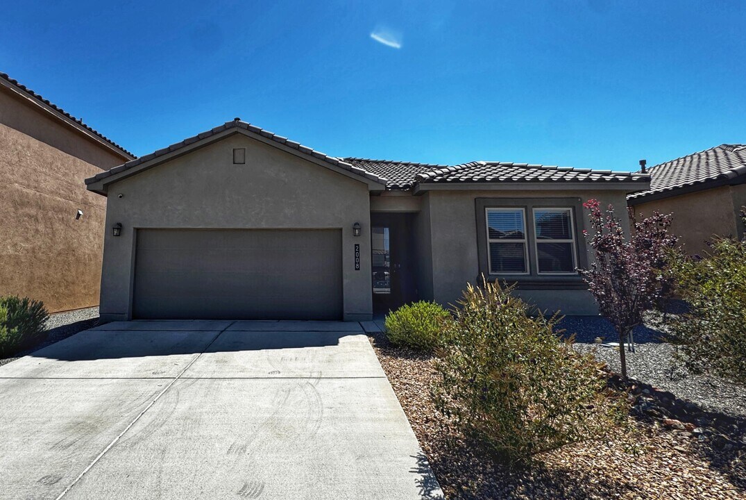2008 Hubbard St SE in Albuquerque, NM - Foto de edificio