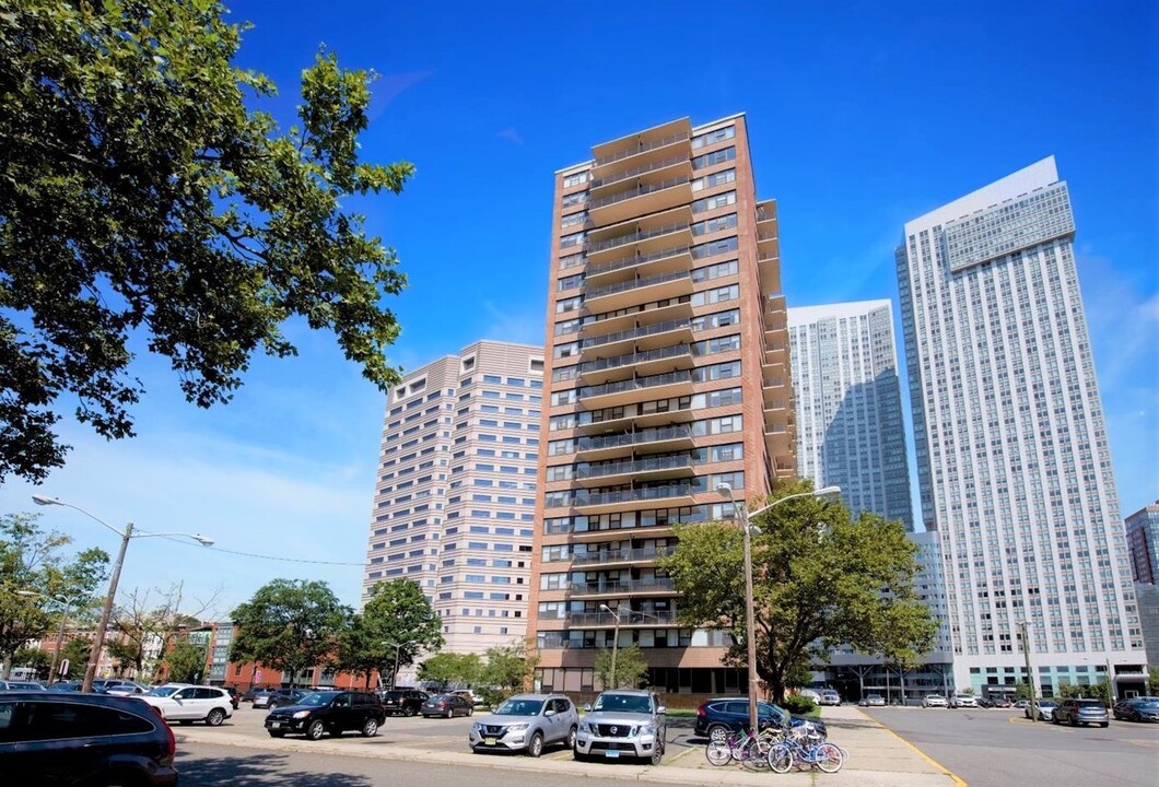 280 Marin Blvd, Unit 16R in Jersey City, NJ - Building Photo