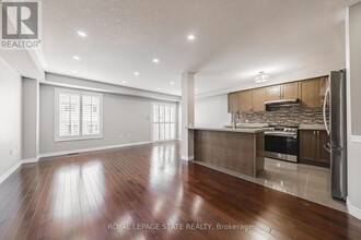 35 Charleswood Cres in Hamilton, ON - Building Photo - Building Photo
