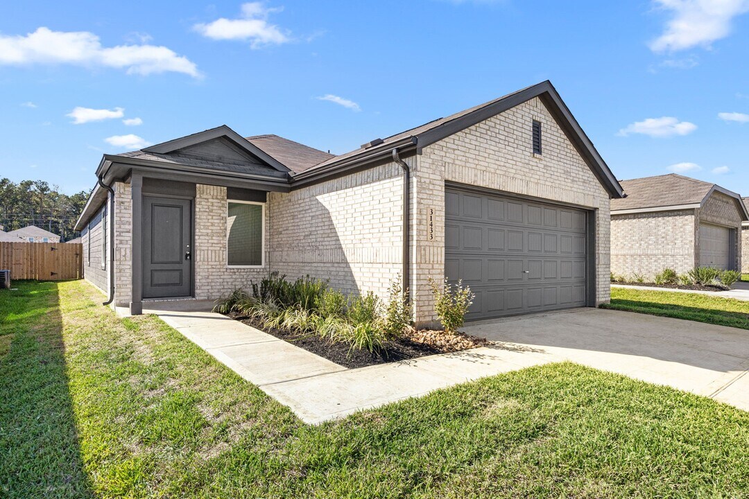 31433 Moore Rd in Magnolia, TX - Building Photo