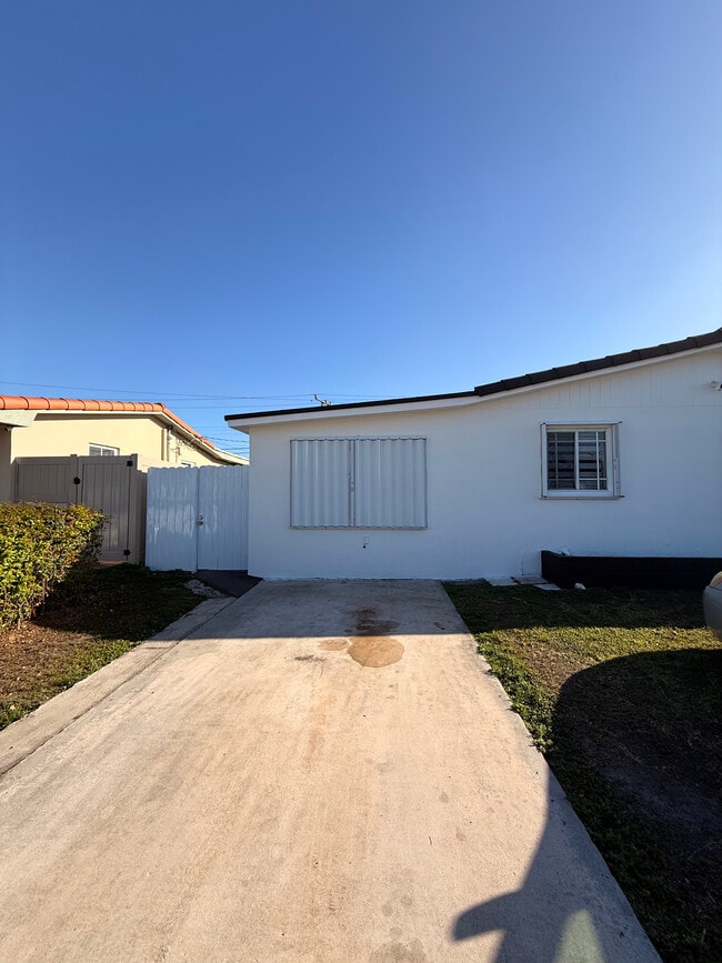 10424 SW 7th St in Miami, FL - Foto de edificio - Building Photo