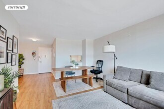 301 E 79th St in New York, NY - Building Photo - Building Photo