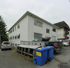 Sundale in North Vancouver, BC - Building Photo - Building Photo