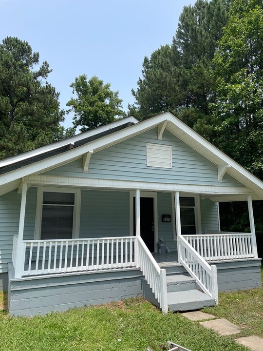 5075 Lansing Dr in Winston-Salem, NC - Building Photo