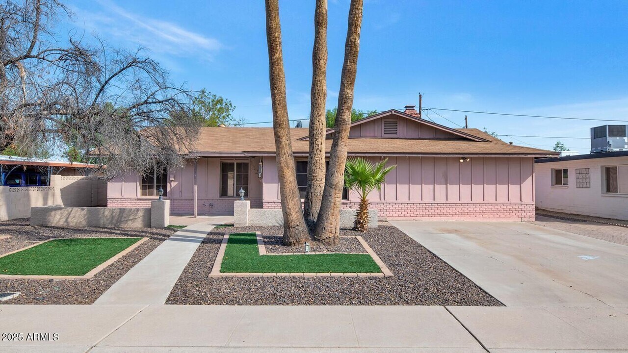 1128 E Broadmor Dr in Tempe, AZ - Building Photo