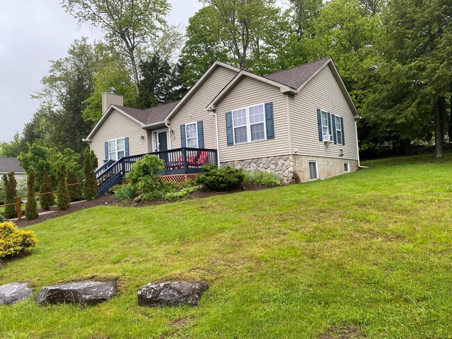 97 Pleasant View Dr in Tannersville, NY - Building Photo - Building Photo