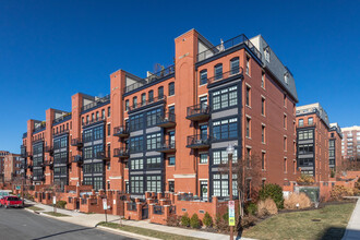 Gaslight Square in Arlington, VA - Building Photo - Building Photo