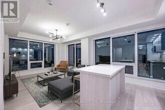 8868 Yonge St in Richmond Hill, ON - Building Photo - Building Photo