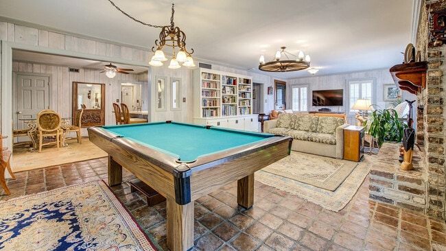 237 Pioneer Loop