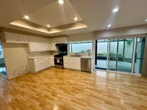 425 Juniper Ave in Santa Ana, CA - Building Photo - Building Photo