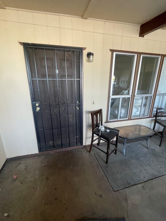 1142 N April Cir in Mesa, AZ - Building Photo
