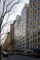 10 E 70th St in New York, NY - Building Photo - Building Photo