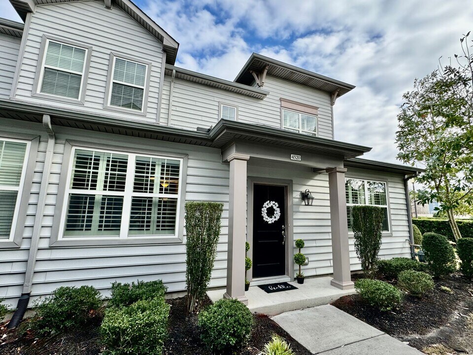 4520 Turnworth Arch in Virginia Beach, VA - Building Photo