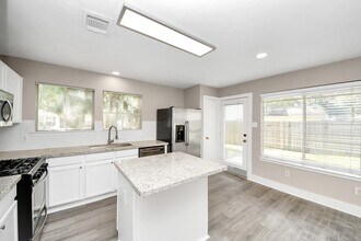 18178 Woodsdale Ct in Porter, TX - Building Photo - Building Photo