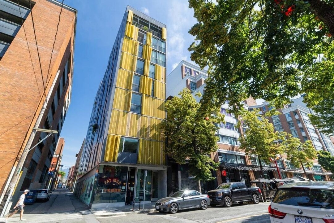 219 E Georgia St in Vancouver, BC - Building Photo