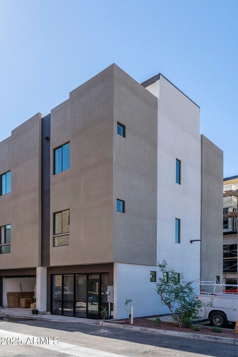 4220 N 32nd St in Phoenix, AZ - Building Photo