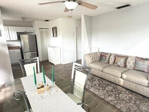 406 Lakeside Dr, Unit 208 in Margate, FL - Foto de edificio - Building Photo