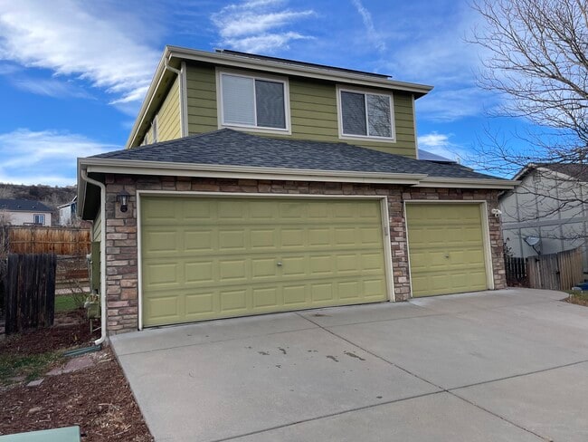 7627 Halleys Dr in Littleton, CO - Foto de edificio - Building Photo