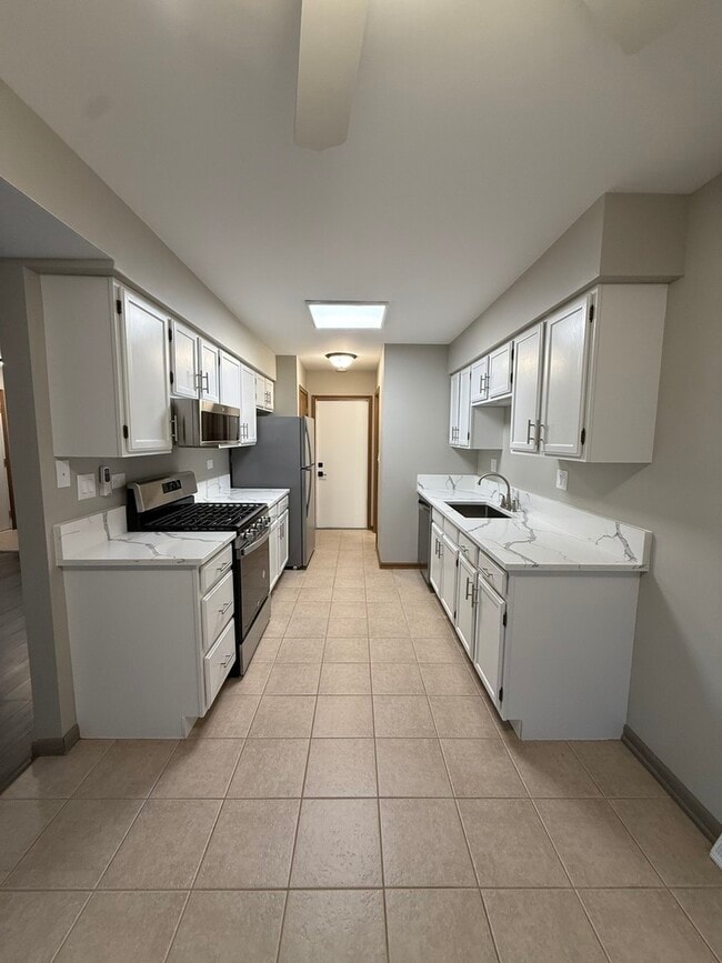 53 Spuhler Dr in Batavia, IL - Building Photo - Building Photo