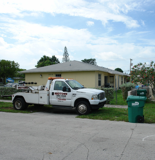 2550 NE 192nd St in Miami, FL - Building Photo - Building Photo