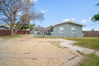 4402 16th St in Lubbock, TX - Foto de edificio - Building Photo