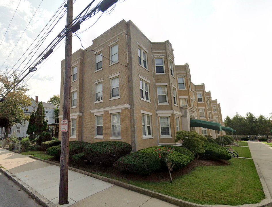 96 Maple St, Unit 3 in Malden, MA - Building Photo